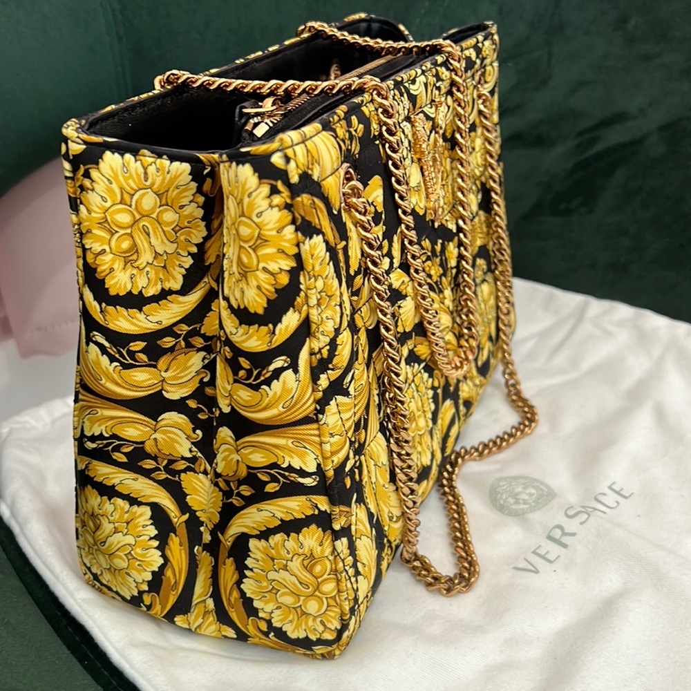 ✨Versace Virtus Tote Bag✨ with tag $2,050✨ - Picture 6 of 11